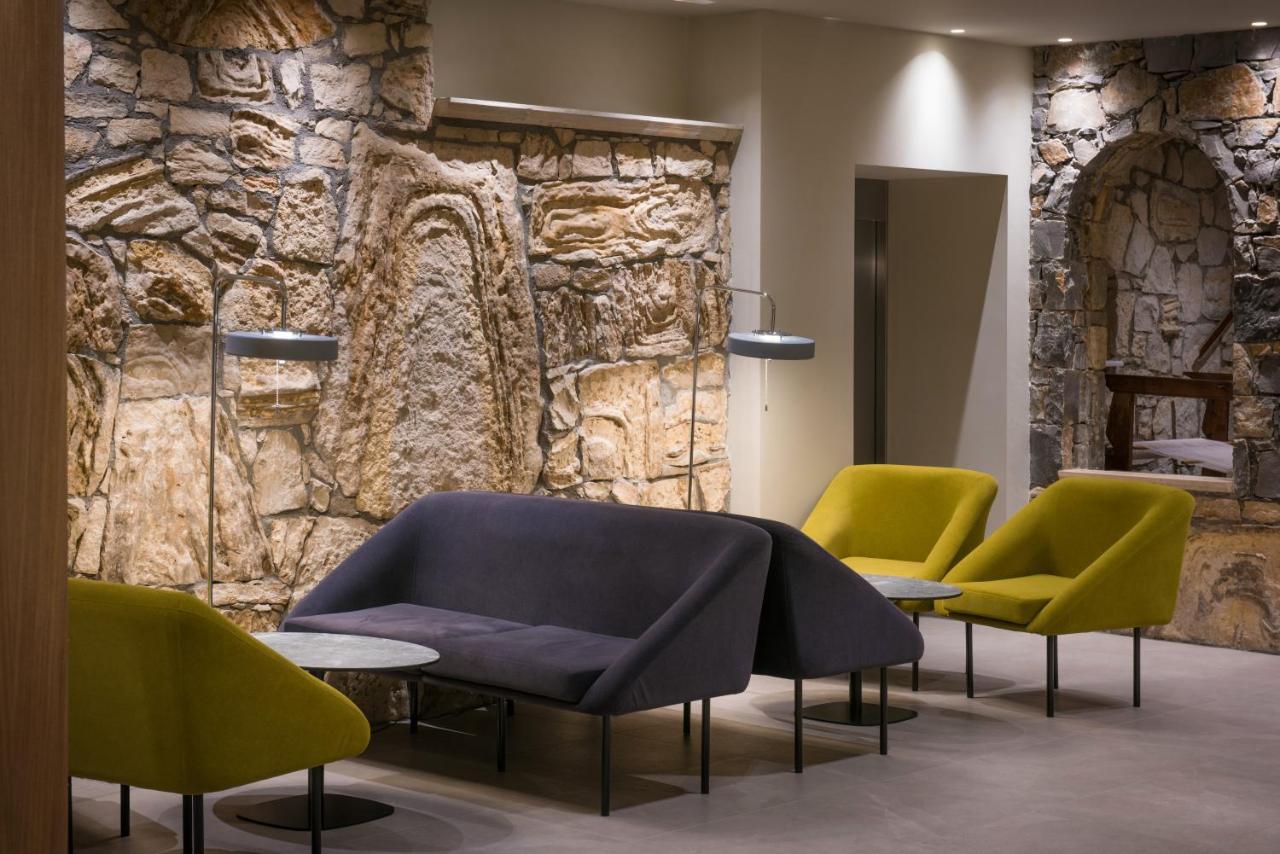 Petousis Hotel and Suites | lobby